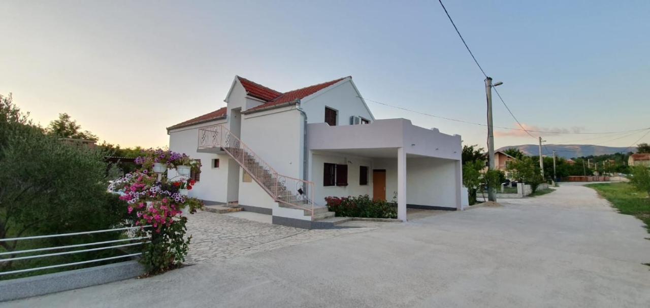 Apartment Magdalena Knin Exterior foto