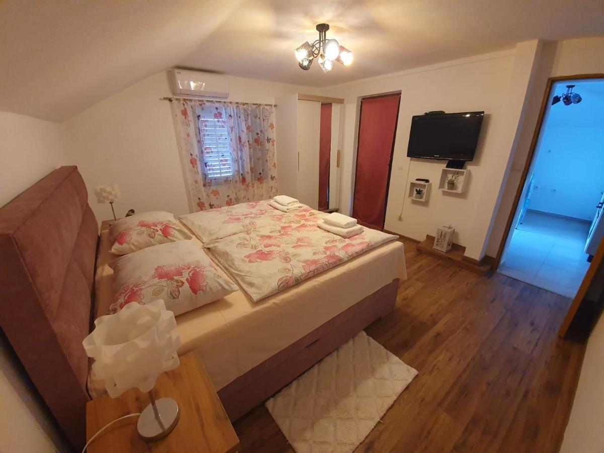 Apartment Magdalena Knin Exterior foto